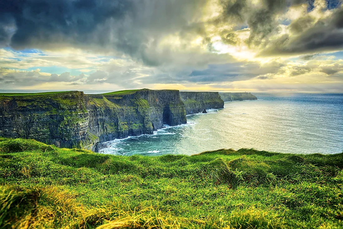 Ирландия. Cliffs of Moher Ирландия. Утёсы мохер Ирландия. Cliffs of Moher Ирландия картина. Северная Ирландия утёсы мoxеp.